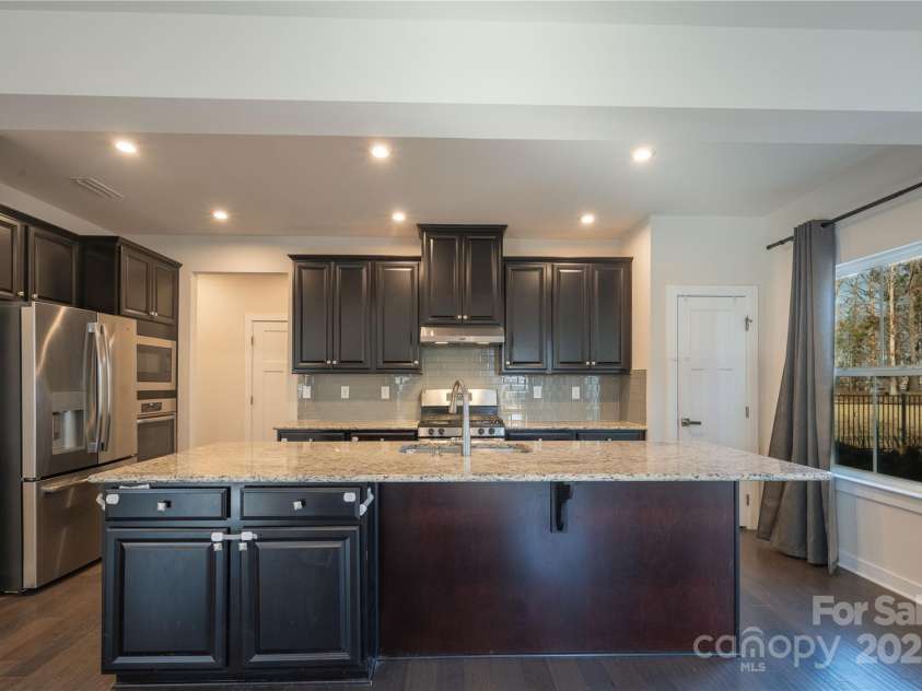 10036 Paper Birch Drive, Charlotte, NC 28215.  MLS# CAR4221411, YatesRealty ID 5366. 