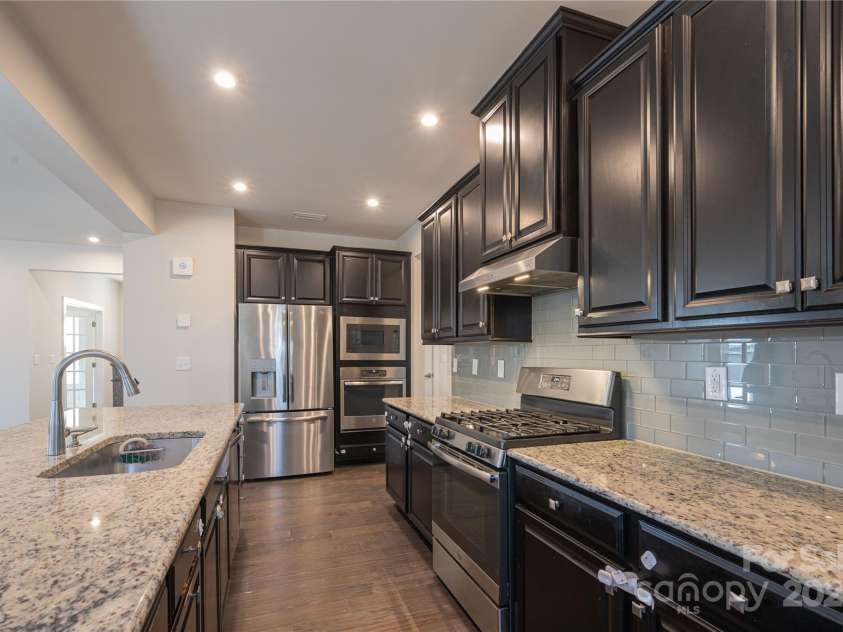 10036 Paper Birch Drive, Charlotte, NC 28215.  MLS# CAR4221411, YatesRealty ID 5366. 