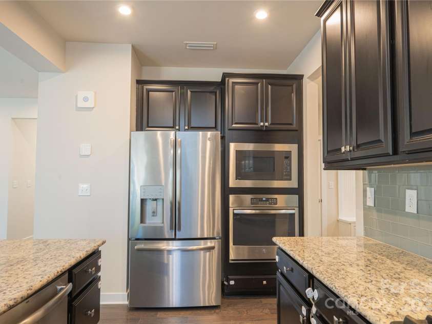 10036 Paper Birch Drive, Charlotte, NC 28215.  MLS# CAR4221411, YatesRealty ID 5366. 