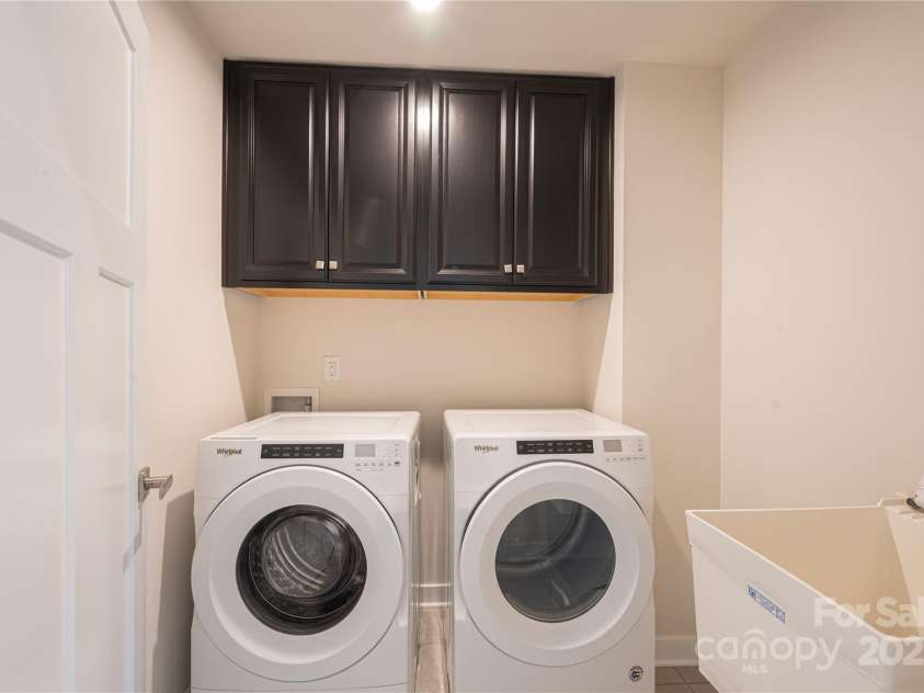 10036 Paper Birch Drive, Charlotte, NC 28215.  MLS# CAR4221411, YatesRealty ID 5366. 