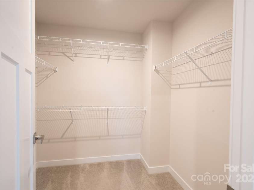 10036 Paper Birch Drive, Charlotte, NC 28215.  MLS# CAR4221411, YatesRealty ID 5366. 