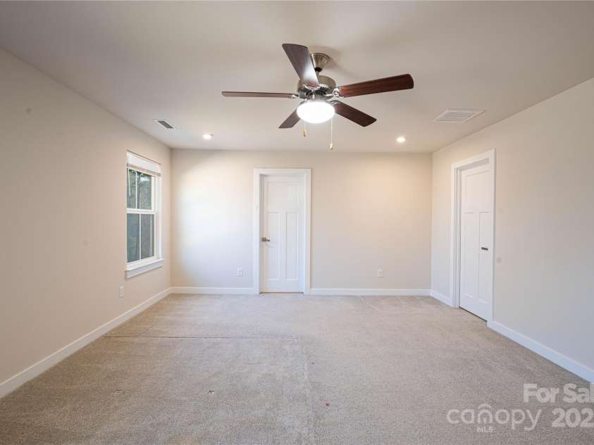 10036 Paper Birch Drive, Charlotte, NC 28215.  MLS# CAR4221411, YatesRealty ID 5366. 