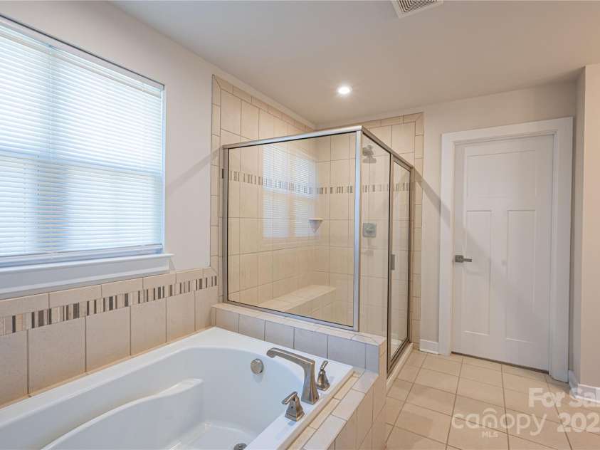 10036 Paper Birch Drive, Charlotte, NC 28215.  MLS# CAR4221411, YatesRealty ID 5366. 