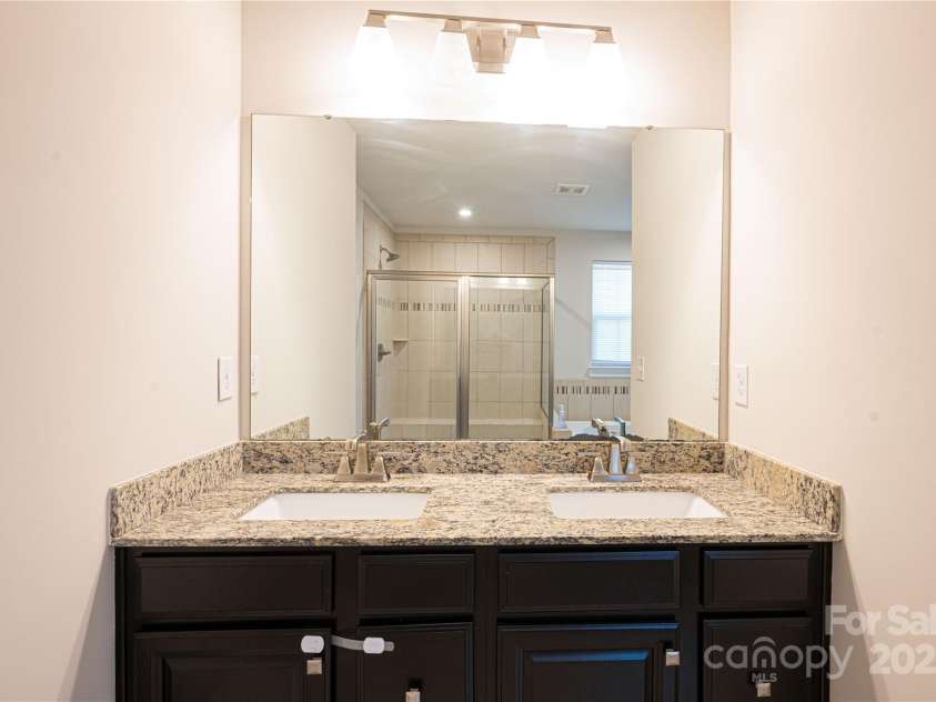 10036 Paper Birch Drive, Charlotte, NC 28215.  MLS# CAR4221411, YatesRealty ID 5366. 