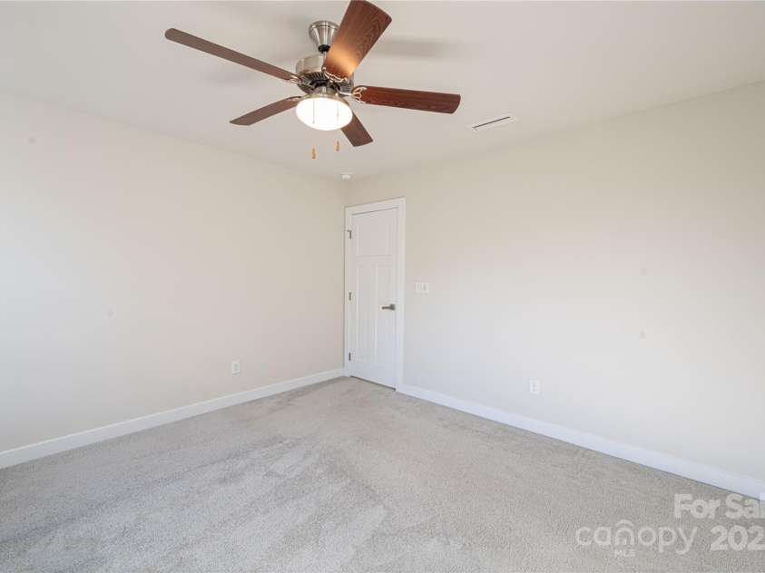10036 Paper Birch Drive, Charlotte, NC 28215.  MLS# CAR4221411, YatesRealty ID 5366. 