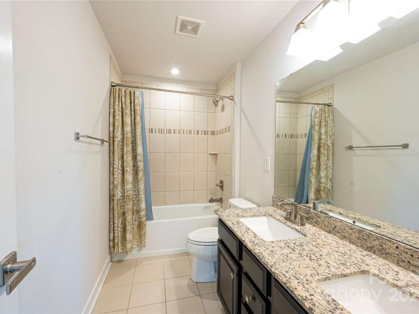 10036 Paper Birch Drive, Charlotte, NC 28215.  MLS# CAR4221411, YatesRealty ID 5366. 