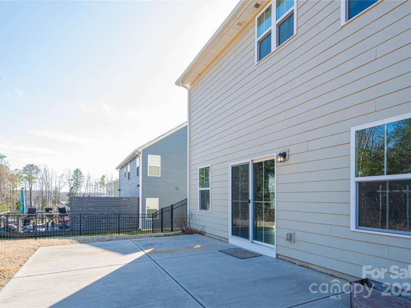 10036 Paper Birch Drive, Charlotte, NC 28215.  MLS# CAR4221411, YatesRealty ID 5366. 