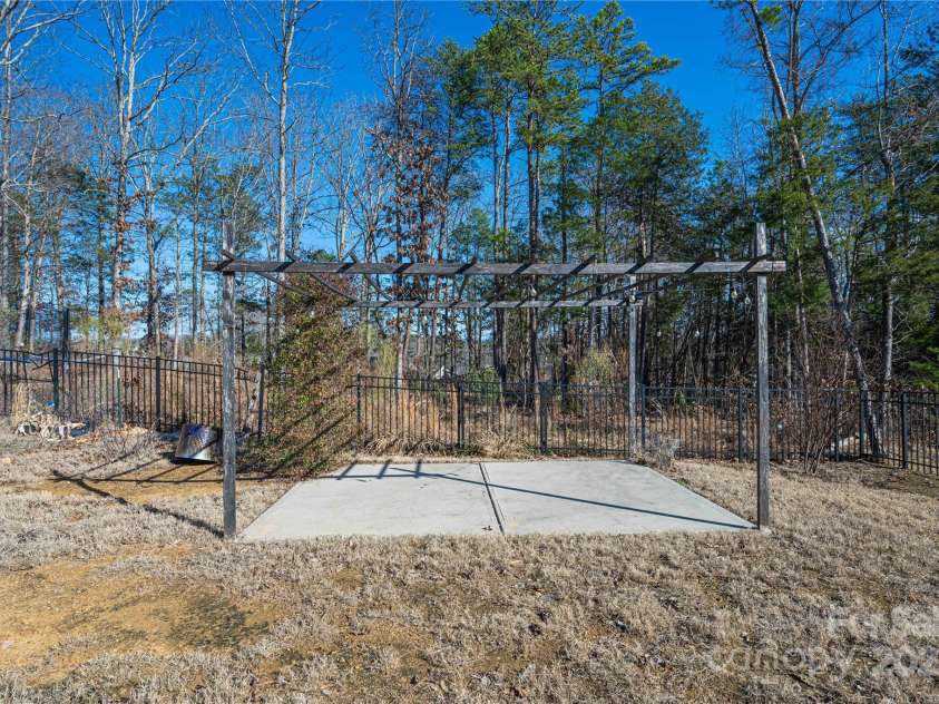 10036 Paper Birch Drive, Charlotte, NC 28215.  MLS# CAR4221411, YatesRealty ID 5366. 