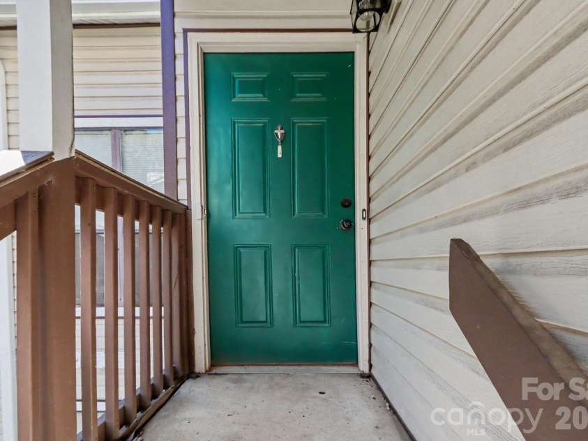 4401 Sharon Chase Drive, Charlotte, NC 28215.  MLS# CAR4429161, YatesRealty ID 53663. 