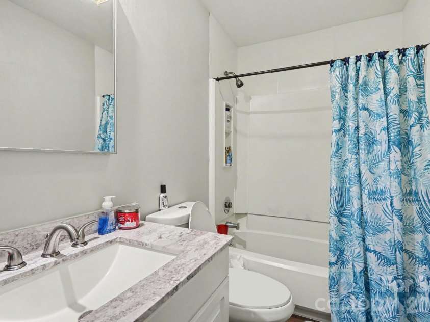 4401 Sharon Chase Drive, Charlotte, NC 28215.  MLS# CAR4429161, YatesRealty ID 53663. 