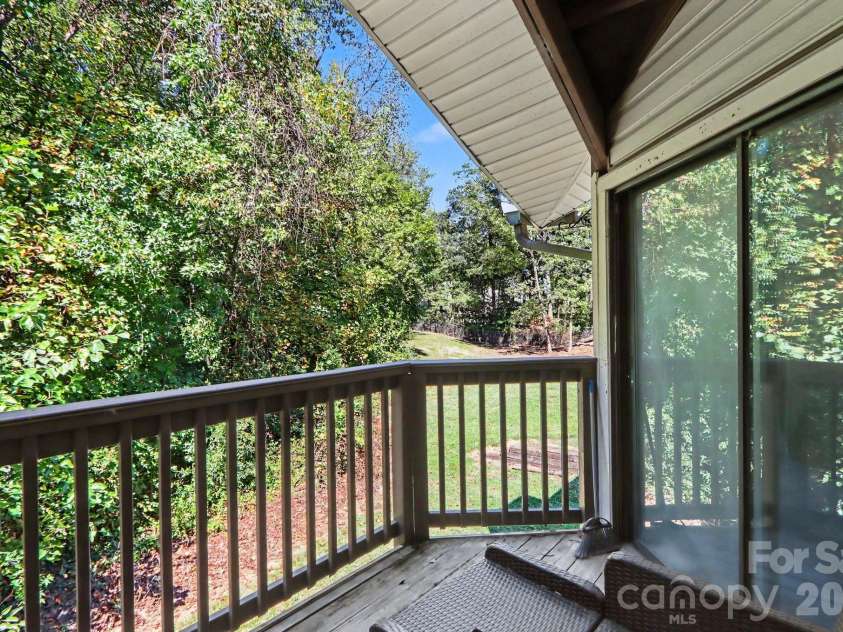 4401 Sharon Chase Drive, Charlotte, NC 28215.  MLS# CAR4429161, YatesRealty ID 53663. 