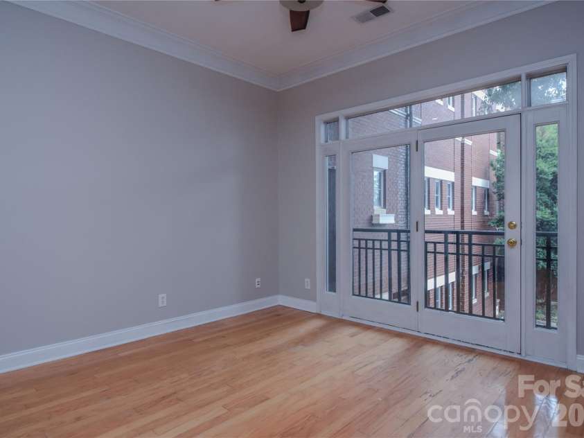727 Garden District Drive, Charlotte, NC 28202.  MLS# CAR4428737, YatesRealty ID 53665. 