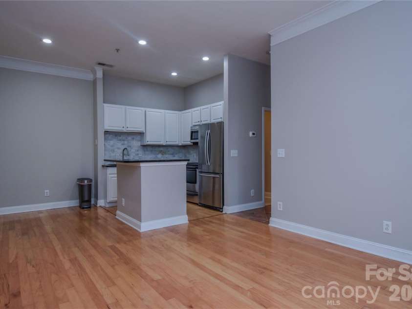 727 Garden District Drive, Charlotte, NC 28202.  MLS# CAR4428737, YatesRealty ID 53665. 