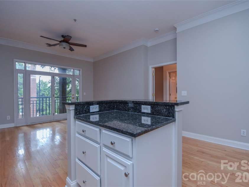 727 Garden District Drive, Charlotte, NC 28202.  MLS# CAR4428737, YatesRealty ID 53665. 