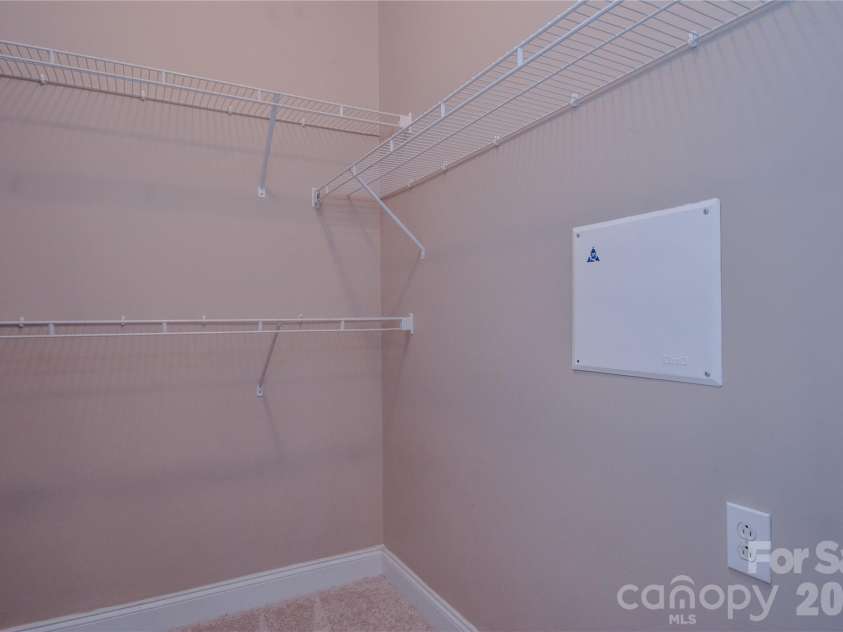 727 Garden District Drive, Charlotte, NC 28202.  MLS# CAR4428737, YatesRealty ID 53665. Large Primary Walk-in Closet