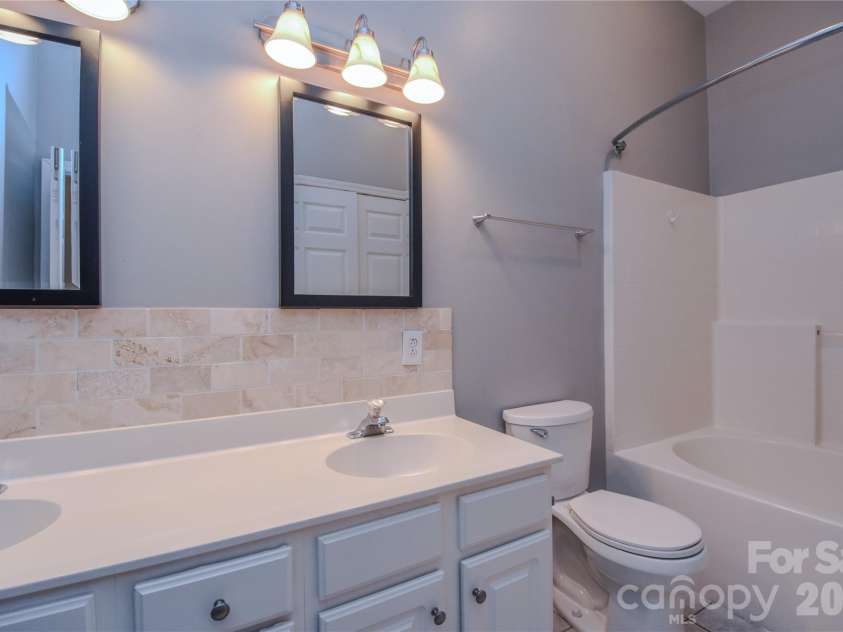 727 Garden District Drive, Charlotte, NC 28202.  MLS# CAR4428737, YatesRealty ID 53665. Primary Bathroom w/Dual Sinks