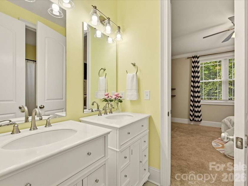 3167 James Plantation Drive, Denver, NC 28037.  MLS# CAR4429243, YatesRealty ID 53666. A convenient Jack-and-Jill bath features separate vanities, generous storage, bright lighting, and direct access between the adjoining bedrooms.