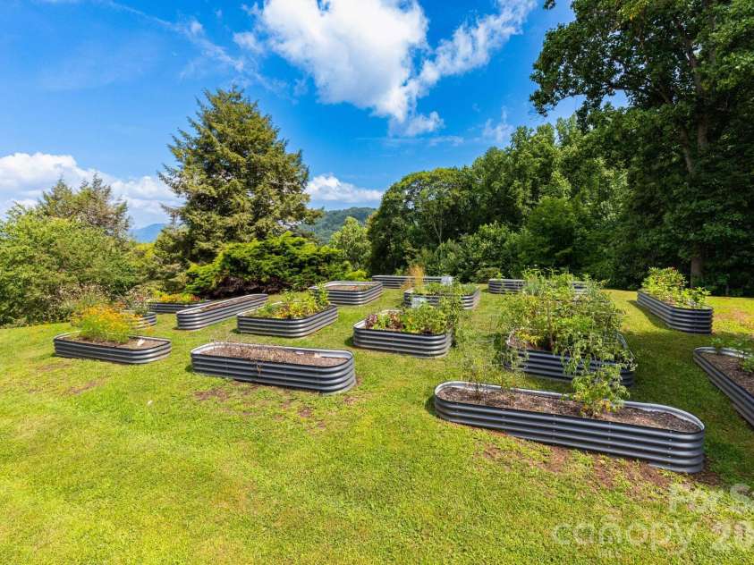 30 Finlaystone Trace, Waynesville, NC 28786.  MLS# CAR4425626, YatesRealty ID 53671. Community garden.