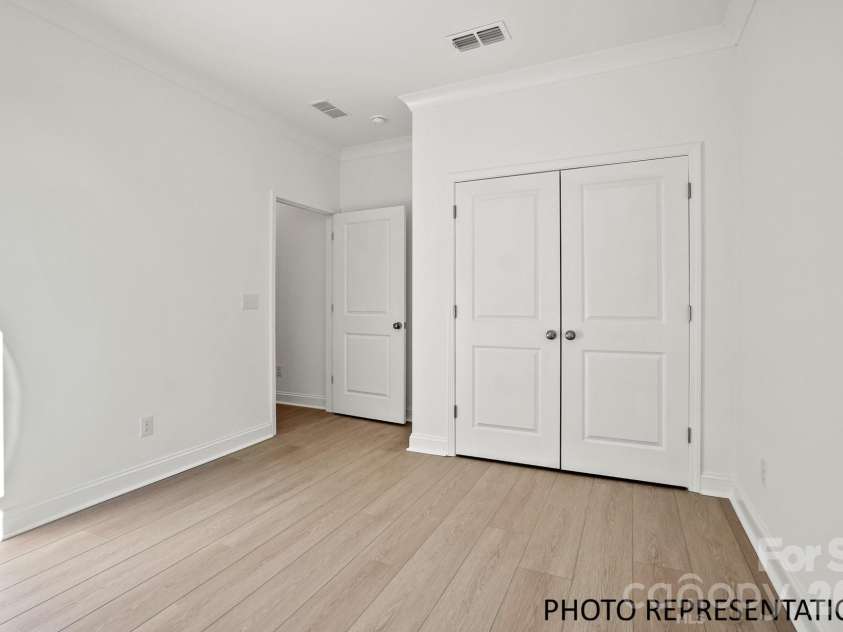 2010 Belmont View Drive, Belmont, NC 28012.  MLS# CAR4429656, YatesRealty ID 53674. GUEST BATH