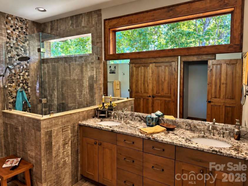 25 Finlaystone Trace, Waynesville, NC 28786.  MLS# CAR4425631, YatesRealty ID 53676. 