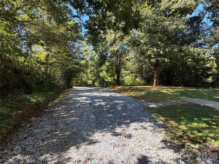 1034 Hidden View Loop, Marion, NC 28752.  MLS# CAR4429503, YatesRealty ID 53677. Driveway