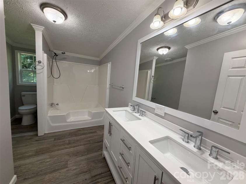 1034 Hidden View Loop, Marion, NC 28752.  MLS# CAR4429503, YatesRealty ID 53677. Primary Bath