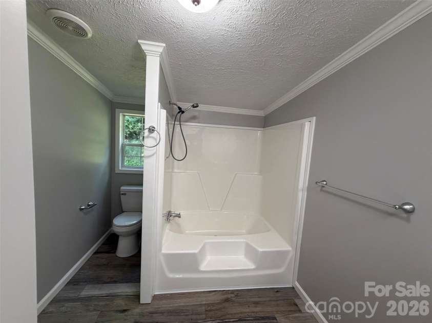 1034 Hidden View Loop, Marion, NC 28752.  MLS# CAR4429503, YatesRealty ID 53677. Primary Bath