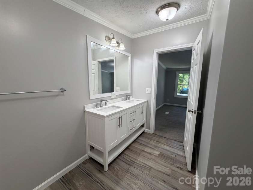 1034 Hidden View Loop, Marion, NC 28752.  MLS# CAR4429503, YatesRealty ID 53677. Primary Bath