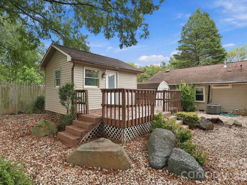 6423 Snow Bird Lane, Charlotte, NC 28227.  MLS# CAR4429603, YatesRealty ID 53678. 