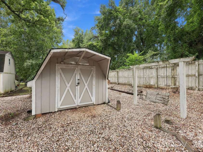 6423 Snow Bird Lane, Charlotte, NC 28227.  MLS# CAR4429603, YatesRealty ID 53678. 