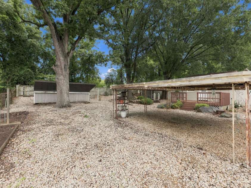 6423 Snow Bird Lane, Charlotte, NC 28227.  MLS# CAR4429603, YatesRealty ID 53678. 