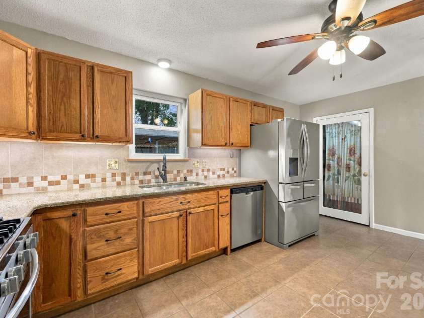6423 Snow Bird Lane, Charlotte, NC 28227.  MLS# CAR4429603, YatesRealty ID 53678. 