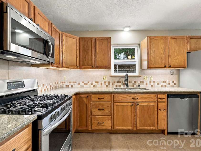 6423 Snow Bird Lane, Charlotte, NC 28227.  MLS# CAR4429603, YatesRealty ID 53678. 