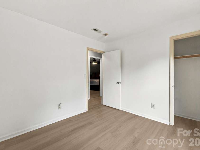 6423 Snow Bird Lane, Charlotte, NC 28227.  MLS# CAR4429603, YatesRealty ID 53678. 