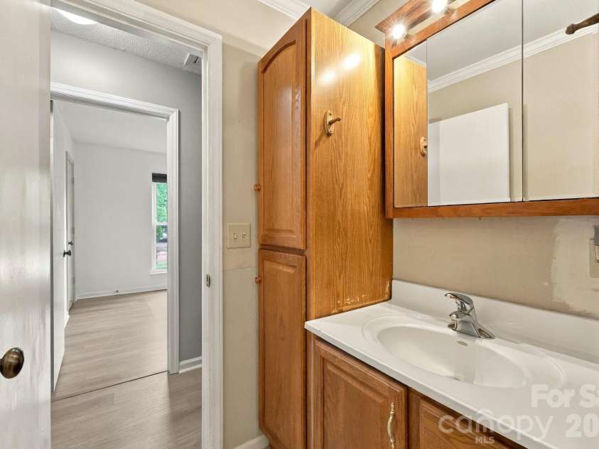 6423 Snow Bird Lane, Charlotte, NC 28227.  MLS# CAR4429603, YatesRealty ID 53678. 