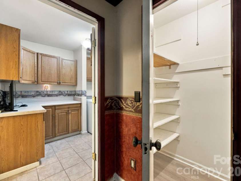 6423 Snow Bird Lane, Charlotte, NC 28227.  MLS# CAR4429603, YatesRealty ID 53678. 