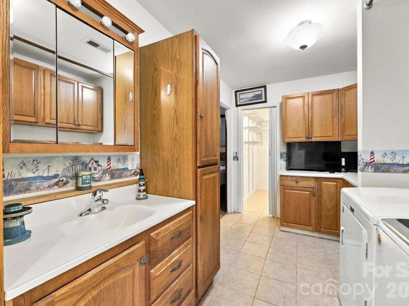 6423 Snow Bird Lane, Charlotte, NC 28227.  MLS# CAR4429603, YatesRealty ID 53678. 