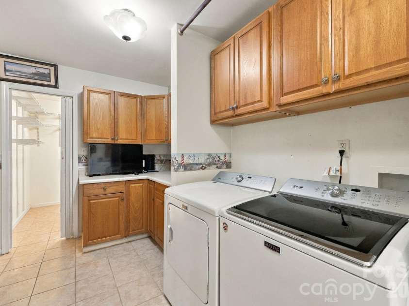 6423 Snow Bird Lane, Charlotte, NC 28227.  MLS# CAR4429603, YatesRealty ID 53678. 