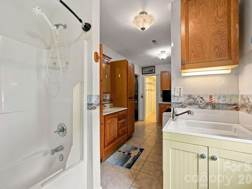 6423 Snow Bird Lane, Charlotte, NC 28227.  MLS# CAR4429603, YatesRealty ID 53678. 