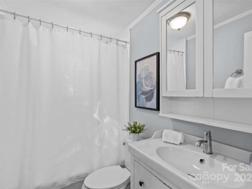 701 Torrence Street, Charlotte, NC 28204.  MLS# CAR4225479, YatesRealty ID 5368. Full Bathroom