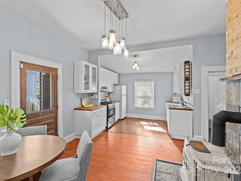 701 Torrence Street, Charlotte, NC 28204.  MLS# CAR4225479, YatesRealty ID 5368. Kitchen and Dining