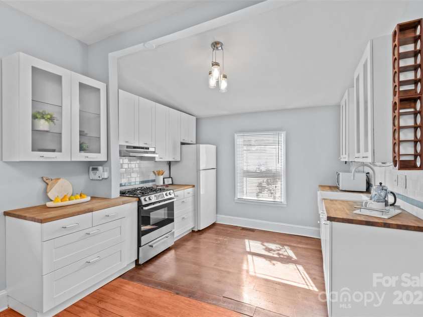 701 Torrence Street, Charlotte, NC 28204.  MLS# CAR4225479, YatesRealty ID 5368. Kitchen features SS appliances, gas range & a farmhouse sink. Refrigerator, washer & dryer convey.
