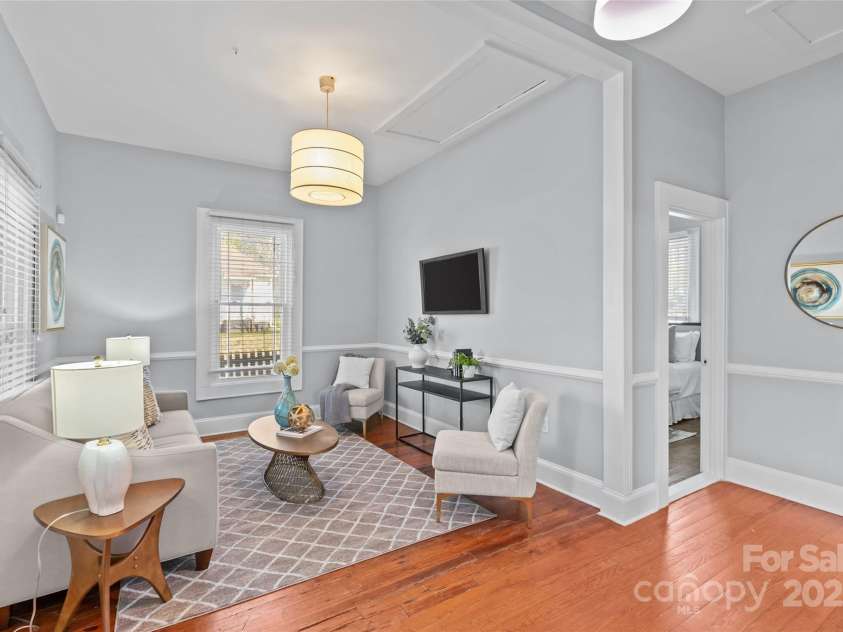 701 Torrence Street, Charlotte, NC 28204.  MLS# CAR4225479, YatesRealty ID 5368. Living room with hardwood floors, high ceilings and ample natural light.