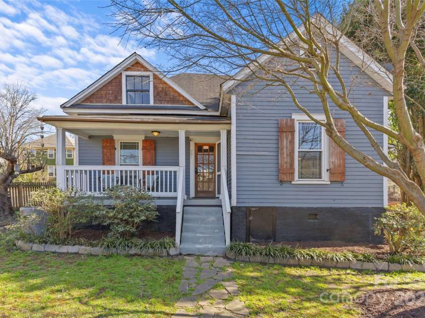 701 Torrence Street, Charlotte, NC 28204.  MLS# CAR4225479, YatesRealty ID 5368. Own a piece of CLT's history with this charming 1926 bungalow.Located in the heart of Charlotte in the historic Cherry community, home features 2 bedrooms, 1 full bath & just under 1,000 sq ft.