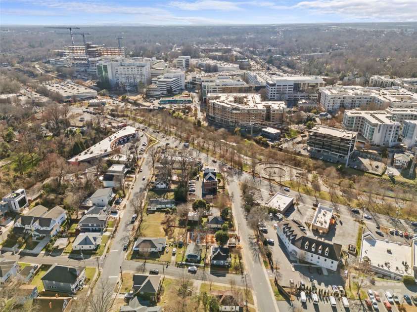 701 Torrence Street, Charlotte, NC 28204.  MLS# CAR4225479, YatesRealty ID 5368. Within walking distance to the Greenway, Metropolitan Shopping Center & Atrium Health Carolinas Medical Center.