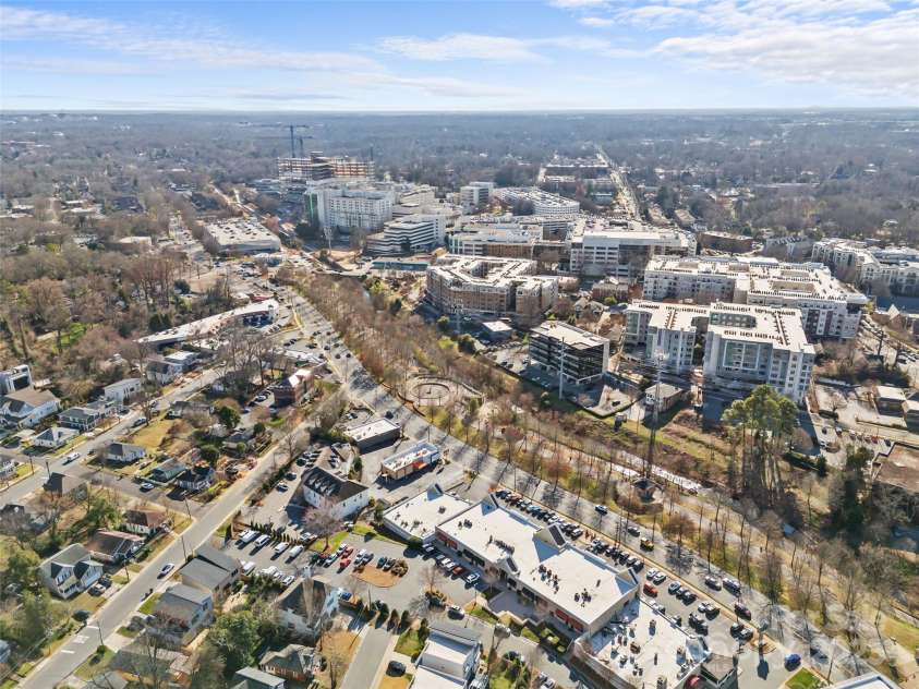 701 Torrence Street, Charlotte, NC 28204.  MLS# CAR4225479, YatesRealty ID 5368. Within walking distance to the Greenway, Metropolitan Shopping Center & Atrium Health Carolinas Medical Center.