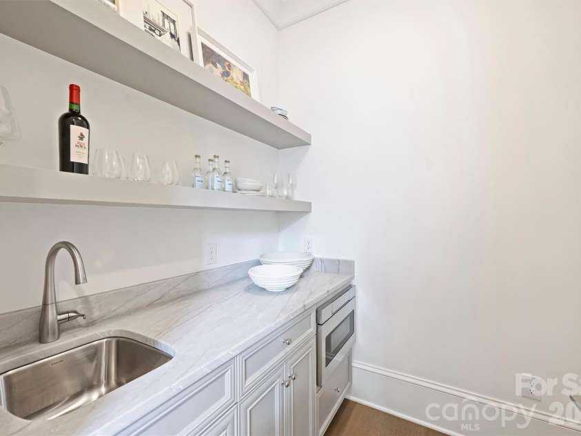3116 Ella Katherine Way, Charlotte, NC 28210.  MLS# CAR4420912, YatesRealty ID 53680. 