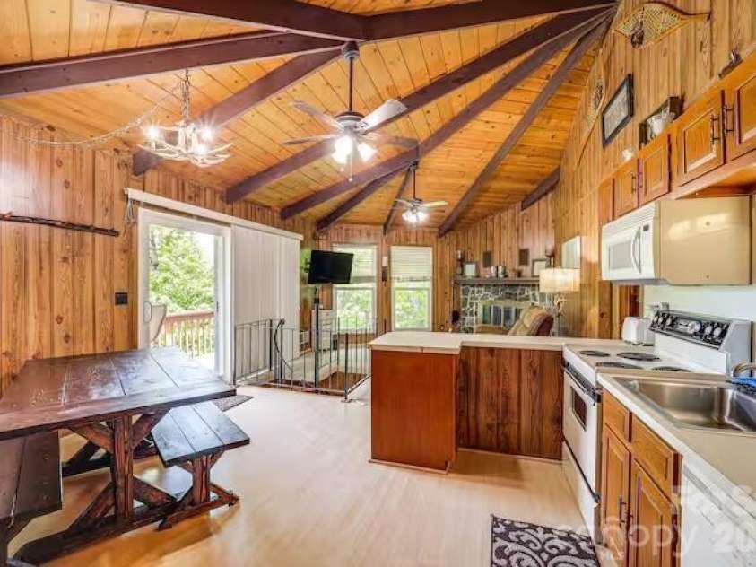 102 Cricket Way, Beech Mountain, NC 28604.  MLS# CAR4429753, YatesRealty ID 53683. 
