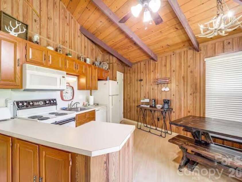 102 Cricket Way, Beech Mountain, NC 28604.  MLS# CAR4429753, YatesRealty ID 53683. 