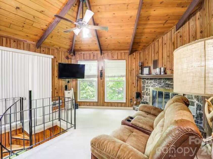 102 Cricket Way, Beech Mountain, NC 28604.  MLS# CAR4429753, YatesRealty ID 53683. 